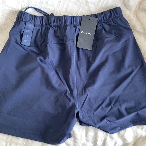 Men's Fabletics The Ones 5 inch shorts. Size Small. - Picture 2 of 4